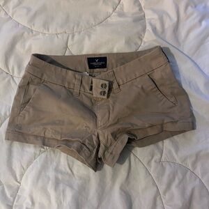 Low waisted khaki shorts ⚜️